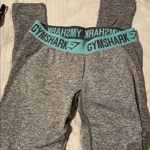 Gym shark leggings